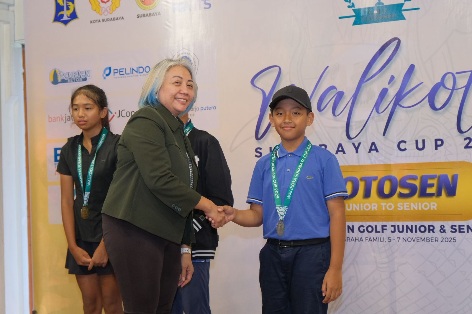 BOLEH BANGGA: Adhigana Witjaksono kembali naik podium sebagai juara di Wali Kota Surabaya Cup JOTOSEN, awal November 2025