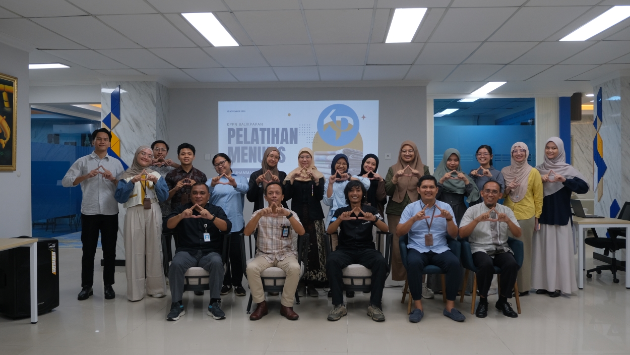 PELATIHAN: Menggandeng narasumber dari Kaltim Post, KPPN Balikpapan menggelar pelatihan menulis bagi pegawainya.