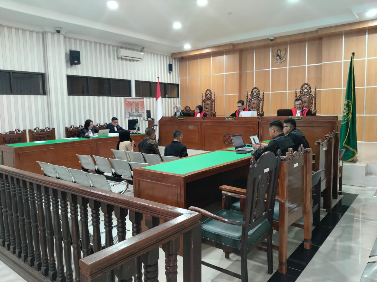 Sidang lanjutan dugaan suap izin tambang yang menyeret nama mantan Gubernur Kaltim, Awang Faroek Ishak, di Pengadilan Tipikor Samarinda, Kamis (20/11/2025). (BAYU/KP)