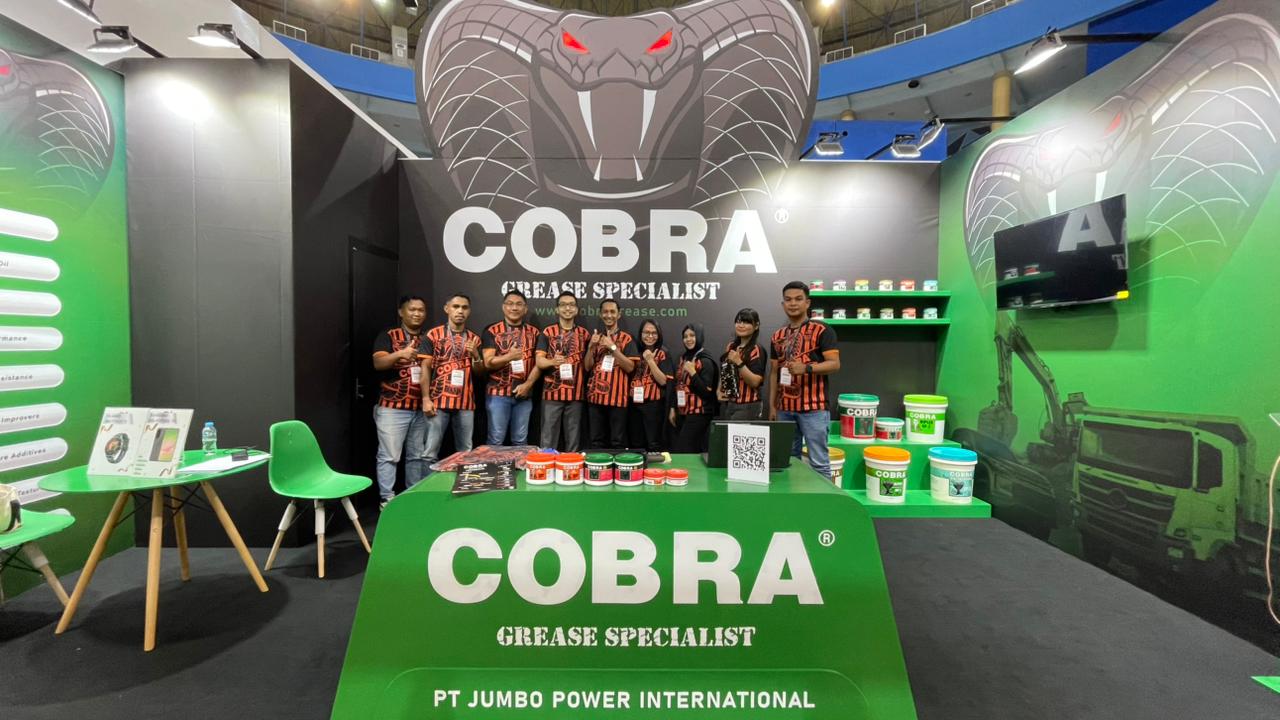 UNIK DAN MENARIK: Dengan desain yang unik stand Cobra Grease mendapatkan perhatian dari para pengunjung.