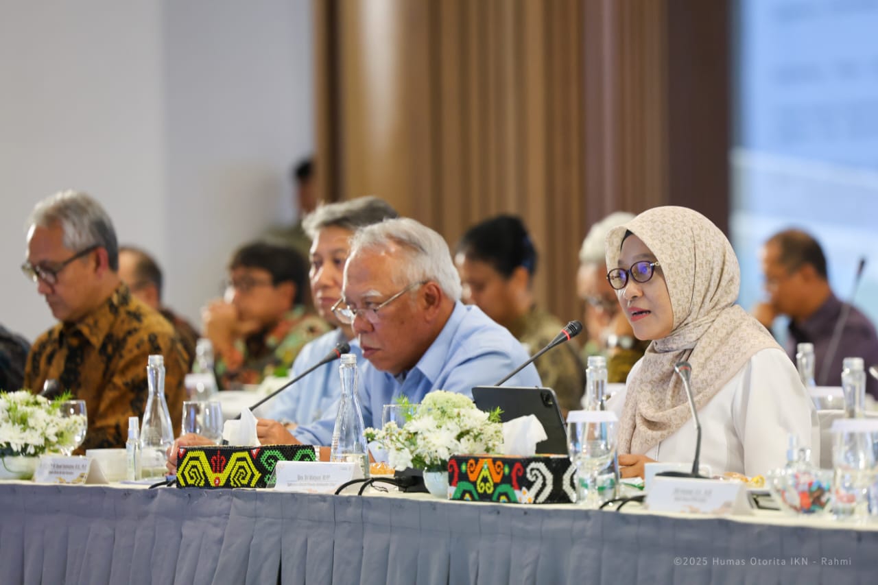 KONTRIBUSI: Kepala OIKN Basuki Hadimuljono berdampingan dengan Sekprov Kaltim Sri Wahyuni (kanan) yang membeber dampak positif pembangunan IKN terhadap ekonomi Benua Etam.