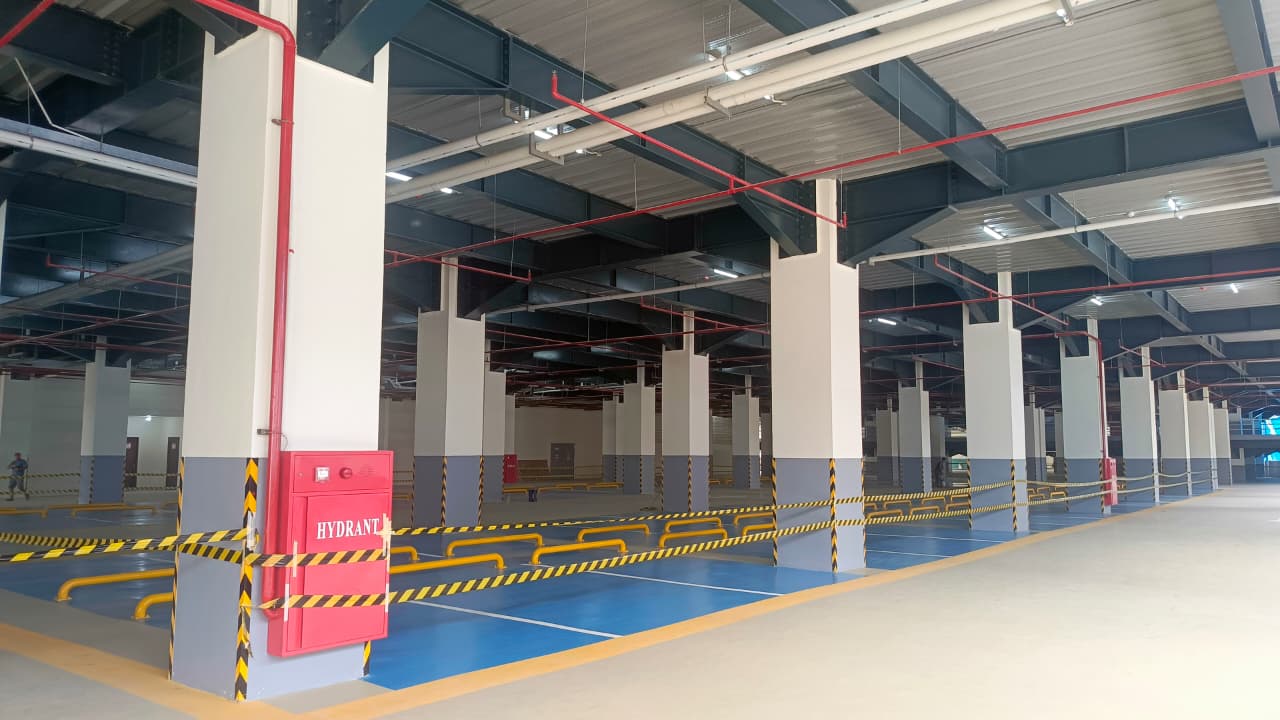 Area parkir Pasar Pagi yang siap dioperasikan untuk kendaraan roda dua dan roda empat dengan sistem parkir otomatis berbasis cashless.