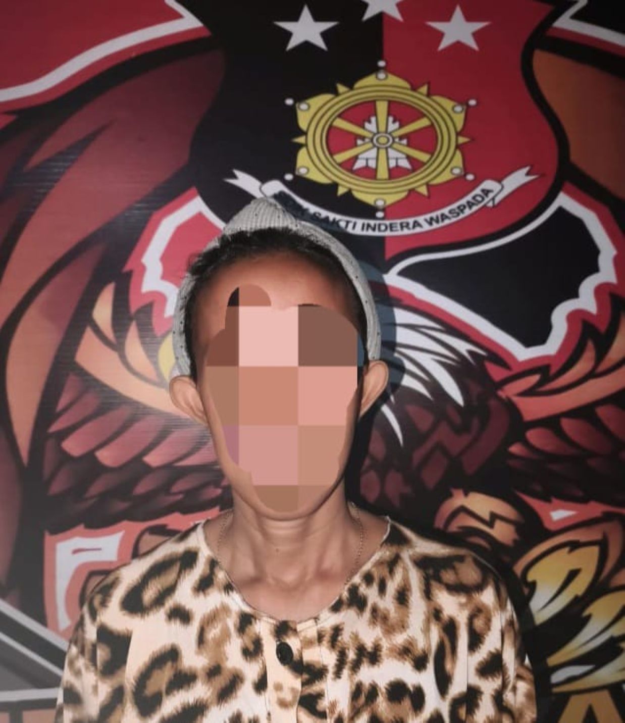 Kasus pencurian yang terjadi pada Sabtu (26/7/2025) akhirnya terungkap lewat jejak gadai barang bukti. Tersangka Homsiyah (49) sudah diamankan Unit Reskrim Polsekta Samarinda Kota.  &nbsp;    &nbsp;
