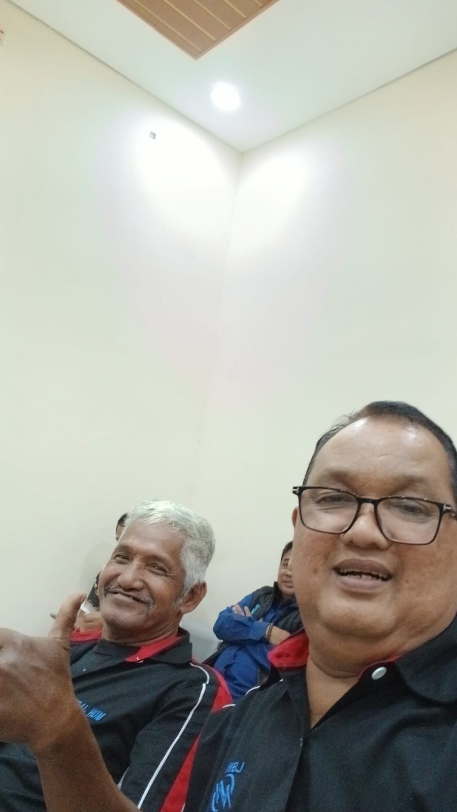 Ketua LSM Guntur PPU, Kasim Assegaf (kanan).