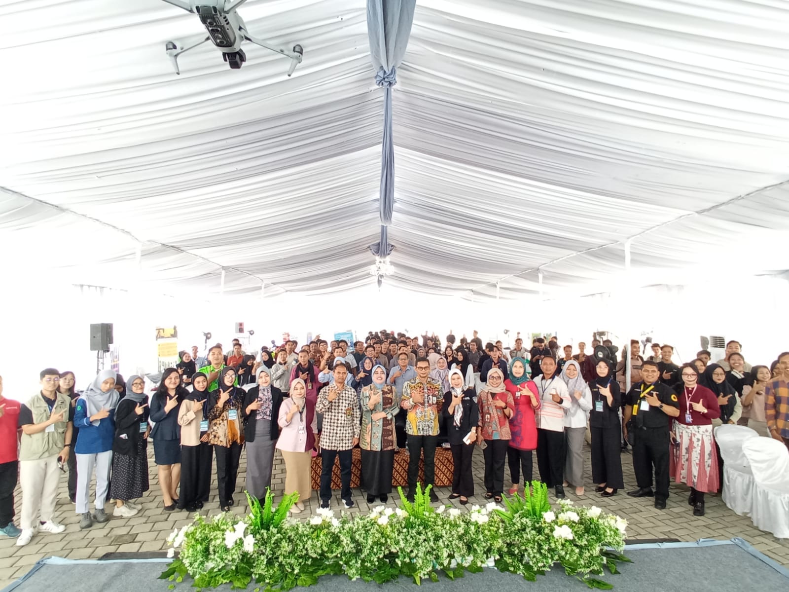 Para pejabat Pemprov Kaltim dan Pemkot Samarinda bersama pimpinan Polnes saat pembukaan acara Job Fair 2025.