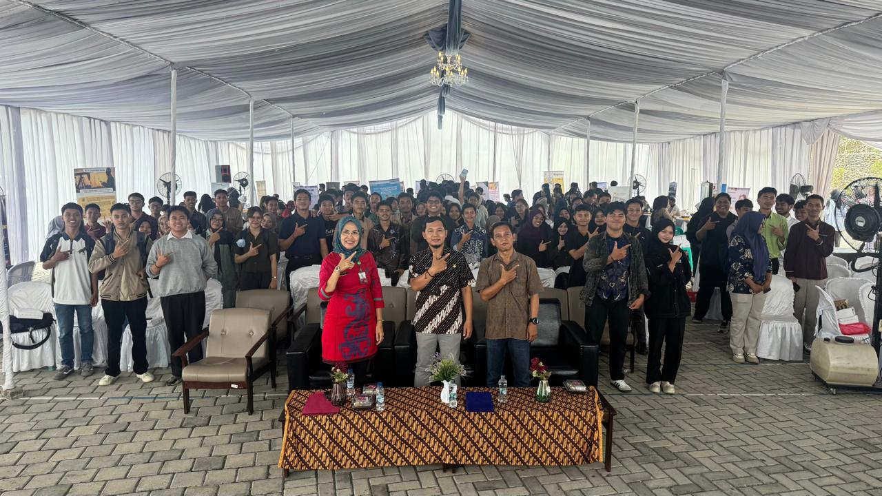 Peserta bersama narasumber ikut membersamai kegiatan Job Fair 2025 dengan harapan semangat dan lulus.  &nbsp;  &nbsp;