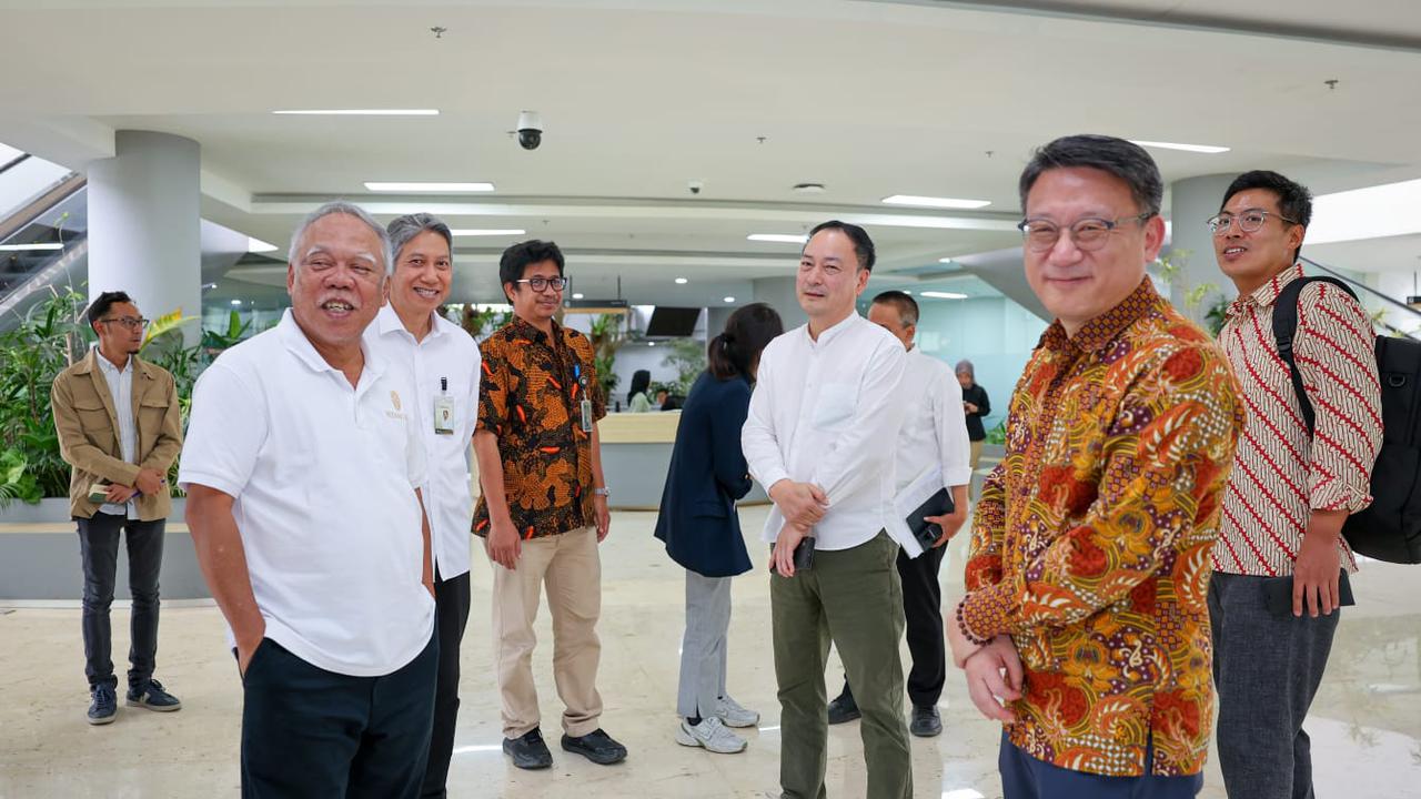 KOREA: Kepala Otorita IKN, Basuki Hadimuljono dan Acting Ambassador Kedutaan Besar Republik Korea untuk Republik Indonesia, Park Soo-deok.