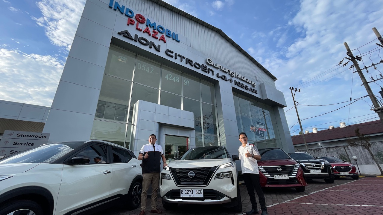 TANGGUH : Nasional Sales Division Head PT Nissan Motor Distributor Indonesia, Caca Tobing bersama R Nurmansyah saat memperkenalkan All New Nissan X-Trail e-Power e-4orce, Sabtu (22/11).
