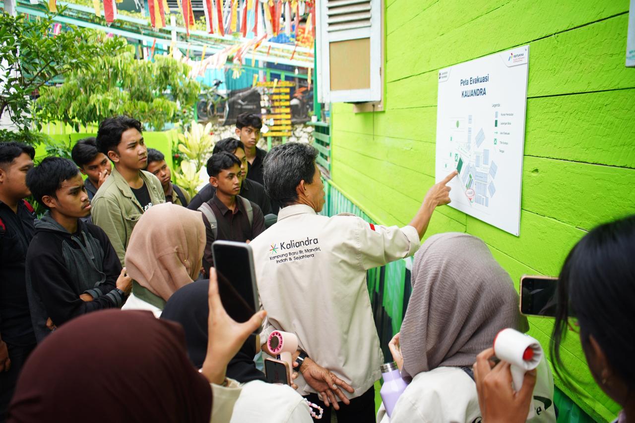 KUNJUNGAN: Sebanyak 32 mahasiswa melakukan riset didampingi oleh sembilan anggota kelompok KALIANDRA yang bertindak sebagai narasumber sekaligus pegiat lingkungan.