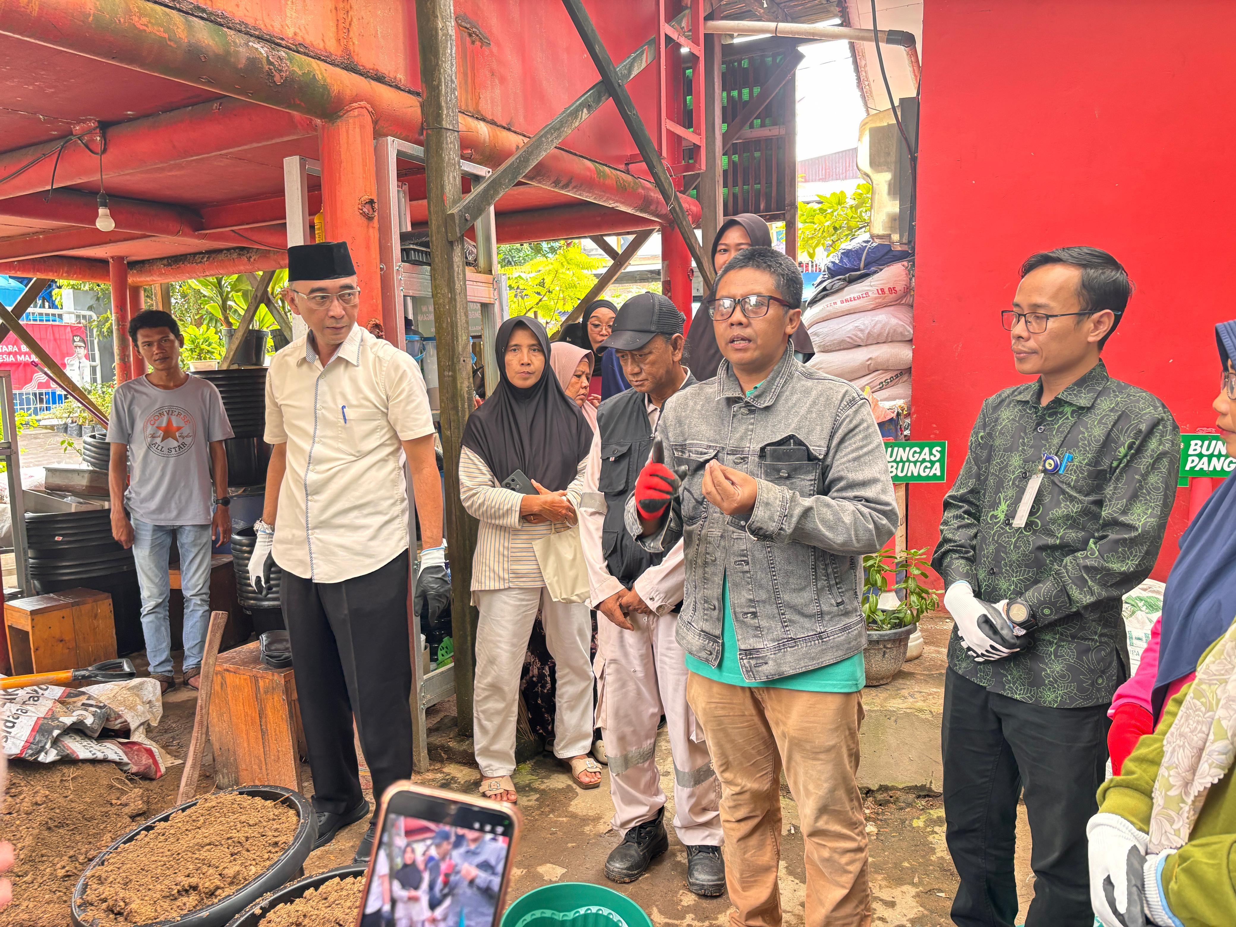 Antusias KWT Kampung Bungas Berdikari mengikuti pelatihan budidaya tanaman buah dalam pot (tambulapot).
