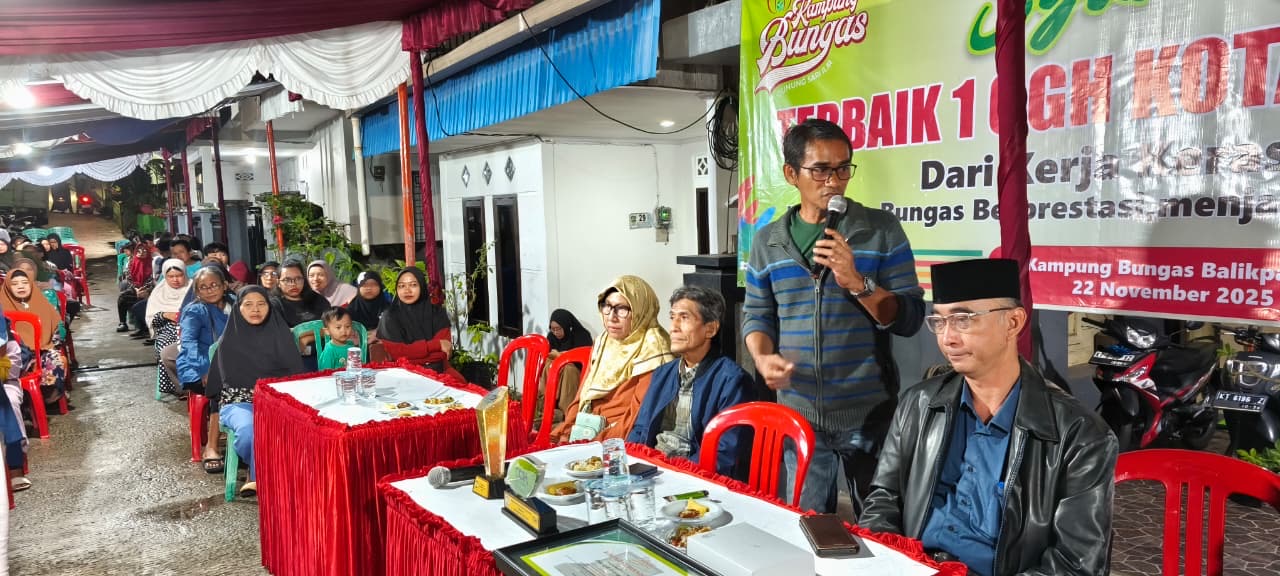 Suwanto memberikan semangat kepada warga Kampung Bungas untuk terus menjaga komitmen membangun lingkungan. Hadir pula Camat Balikpapan Tengah Ariefdah Aida Kuntjoro.