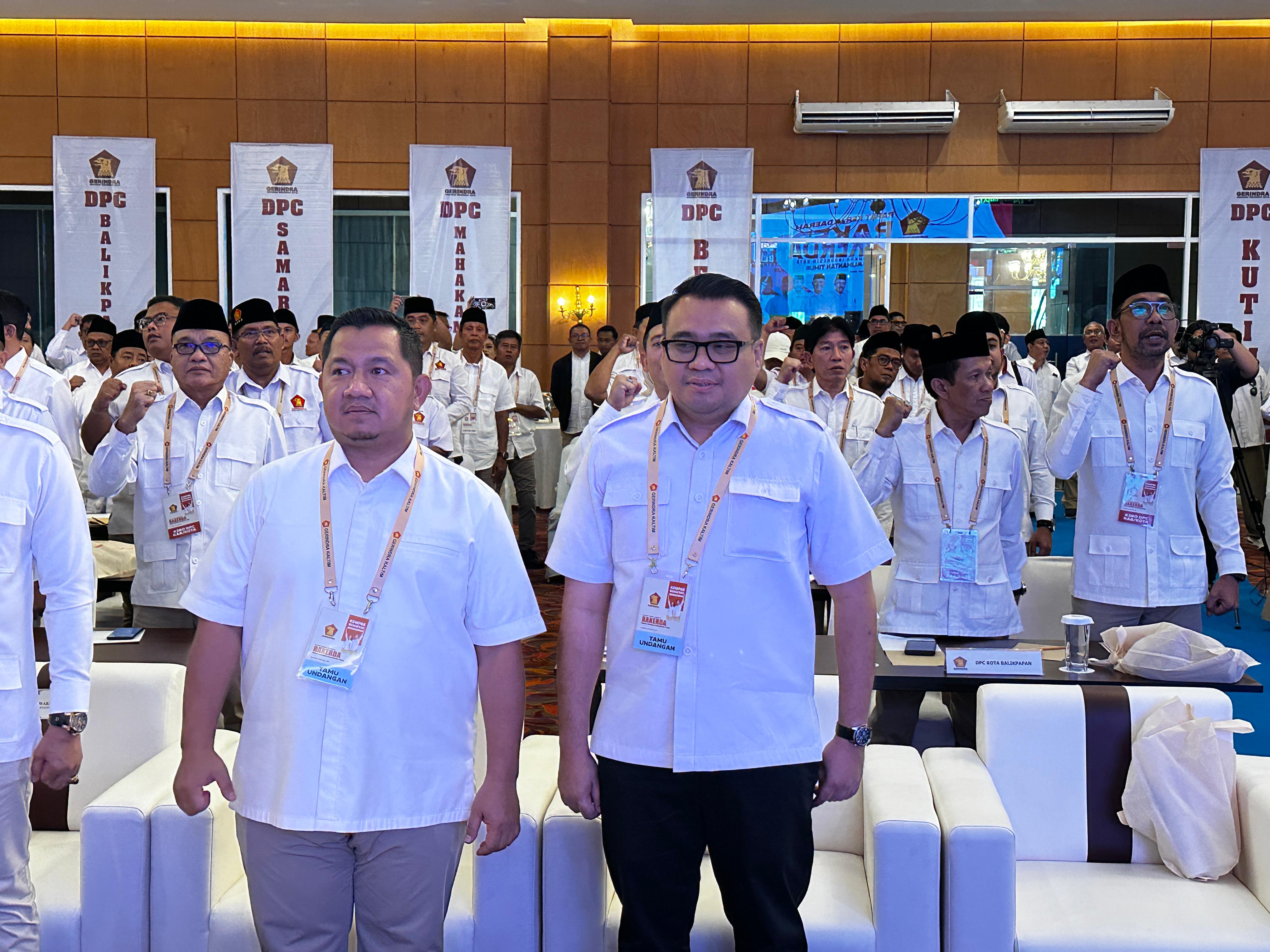 Bupati Kutai Kartanegara Aulia Rahman Basri (depan, kanan) menghadiri Rapat Kerja Daerah Partai Gerindra Kalimantan Timur di Ballroom Hotel Puri Senyiur Samarinda, Minggu (23/11).&nbsp;