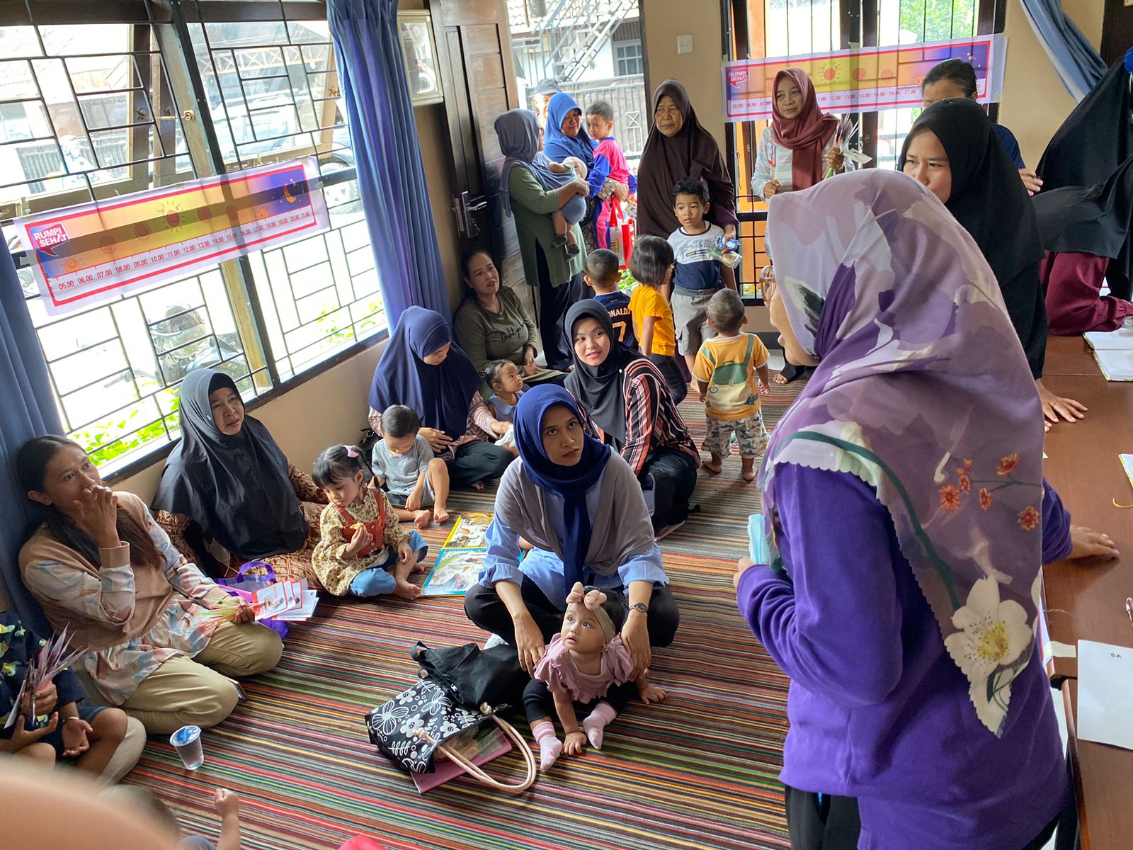 SEMAKIN MASIF: Kegiatan Emo Demo di Posyandu Nusa Indah 05 oleh UPTD Puskesmas Batu Ampar makin masif dalam menyampaikan pesan kesehatan kepada masyarakat.