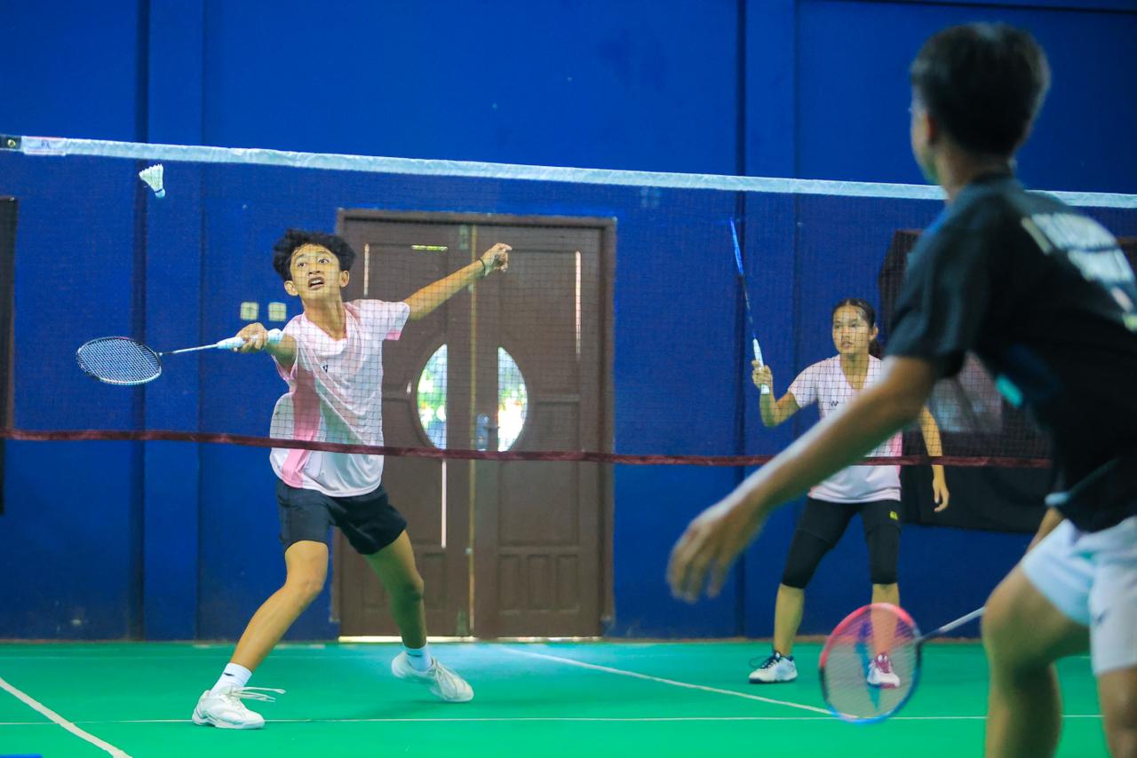 TEMBUS FINAL: Pasangan ganda campuran Balikpapan, Bryllian Alfansyah Ermanto&ndash;Raisya W Syifana berhasil mengalahkan perlawanan Samarinda di Rosa A&ndash;Ibnu di semifinal dengan skor 21-8 dan 21-13.
