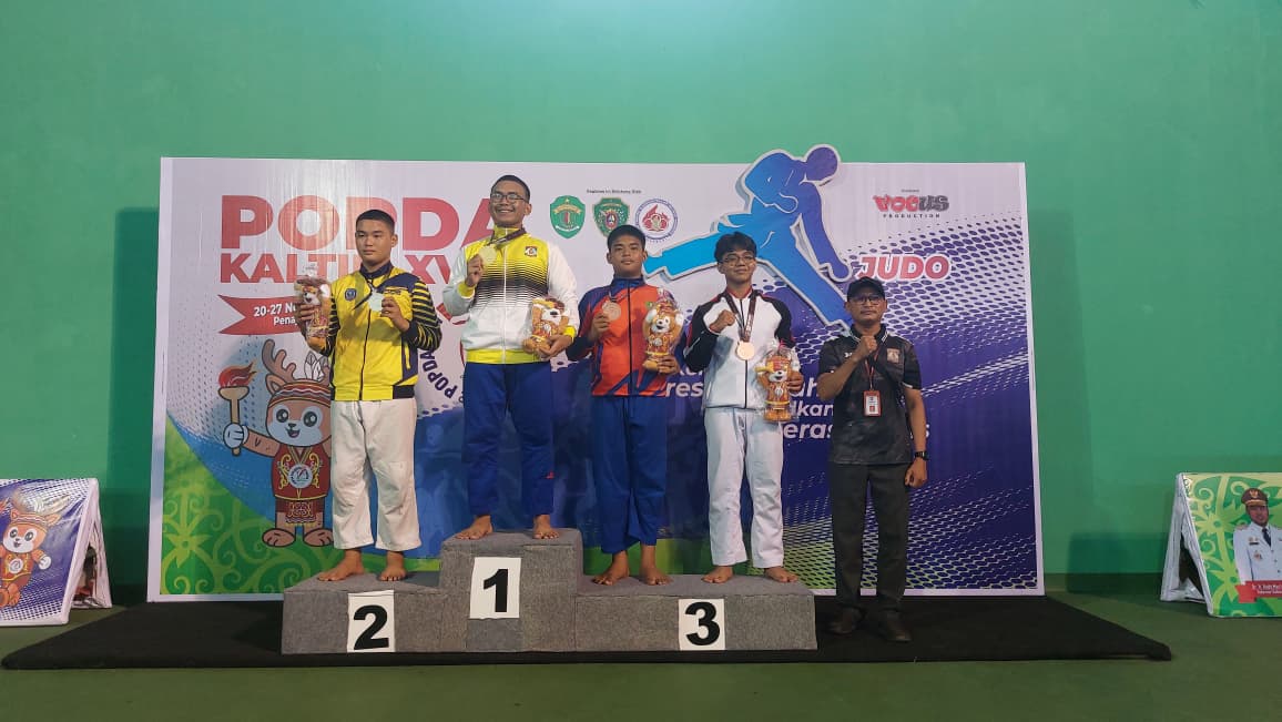 PUAS: Balikpapan harus puas meraih dua emas di cabang olahraga judo Popda Kaltim yang berlangsung di Balikpapan Tennis Stadium. (OKTAVIA MEGARIA /KP)
