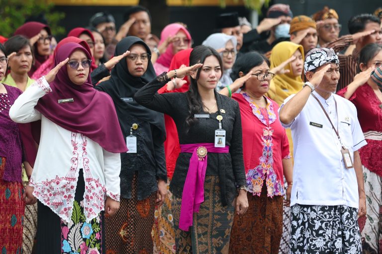 Ilustrasi Upacara Hari Guru Nasional. Susunan Acara Lengkap Upacara Hari Guru Nasional 2025.