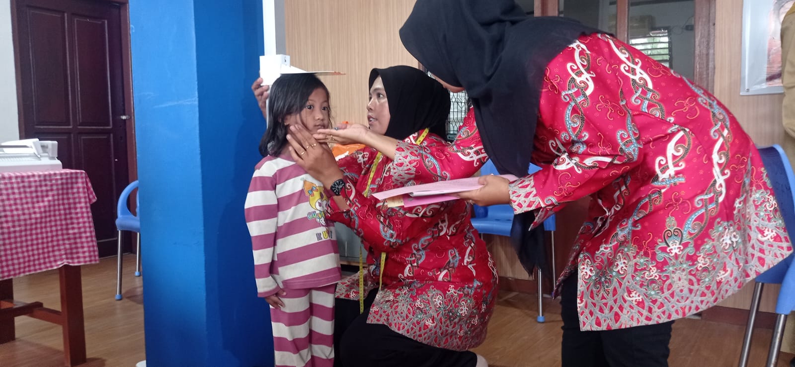 PENIMBANGAN: Pemkot Bontang telah melakukan kegiatan operasi timbang serentak jilid kedua untuk mengetahui angka stunting terbaru. (ADIEL KUNDHARA/KP)