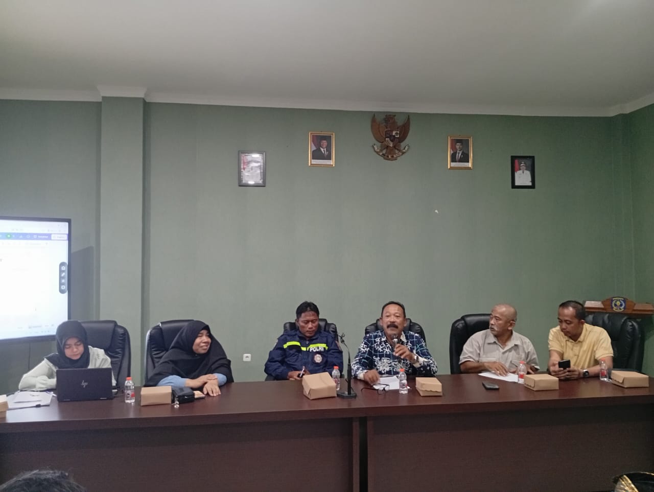 SOSIALISASI: Kelurahan Berebas Tengah telah mengadakan pertemuan dengan ketua RT terkait skema pemilihan di 30 November mendatang.