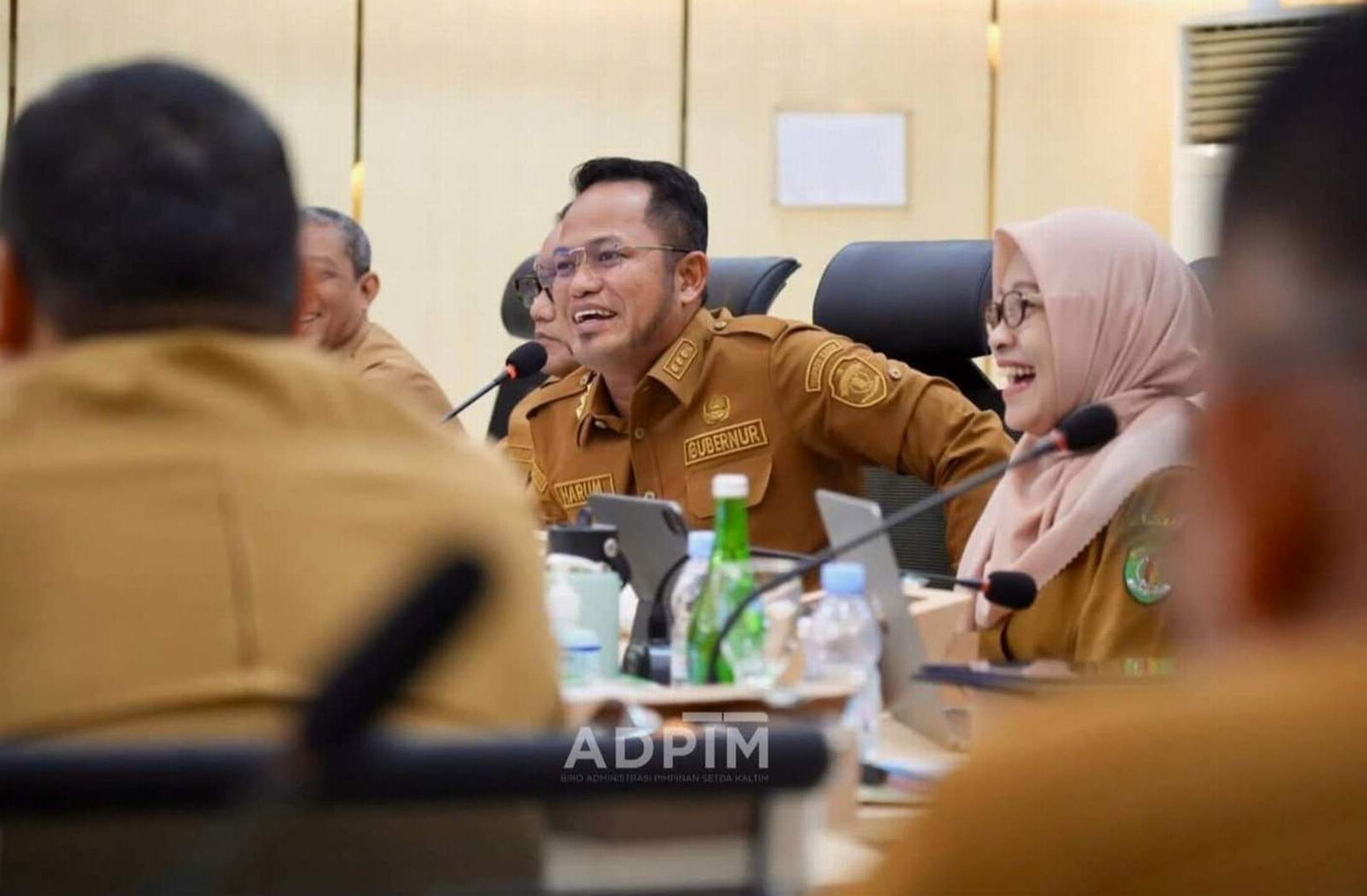 HARUS BERMANFAAT: Gubernur Rudy Mas&rsquo;ud saat memimpin morning briefing, Senin (24/11).