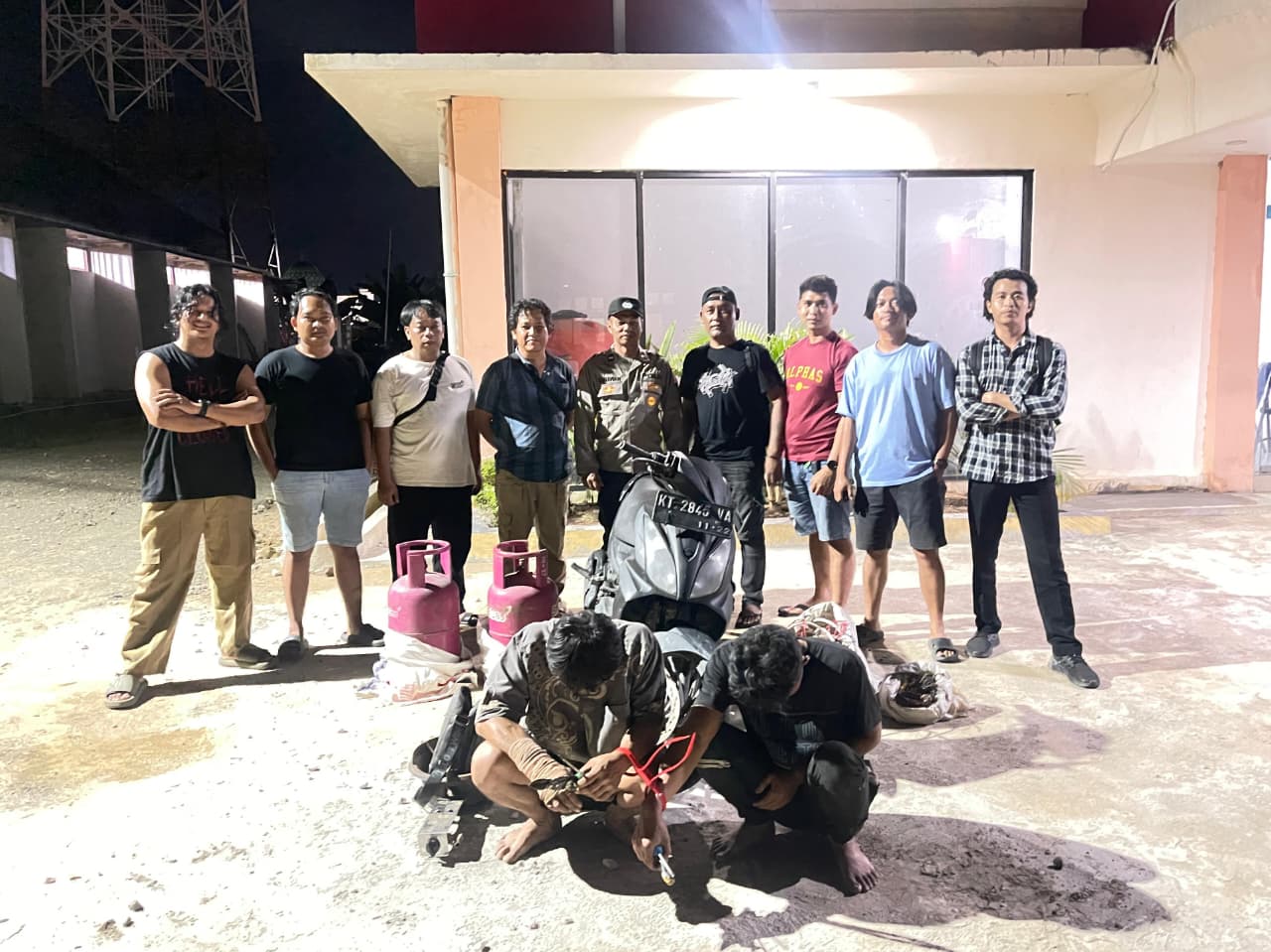 TERSANGKA: Dua tersangka pembobol dapur MBG yang diamankan Satreskrim Polres PPU.