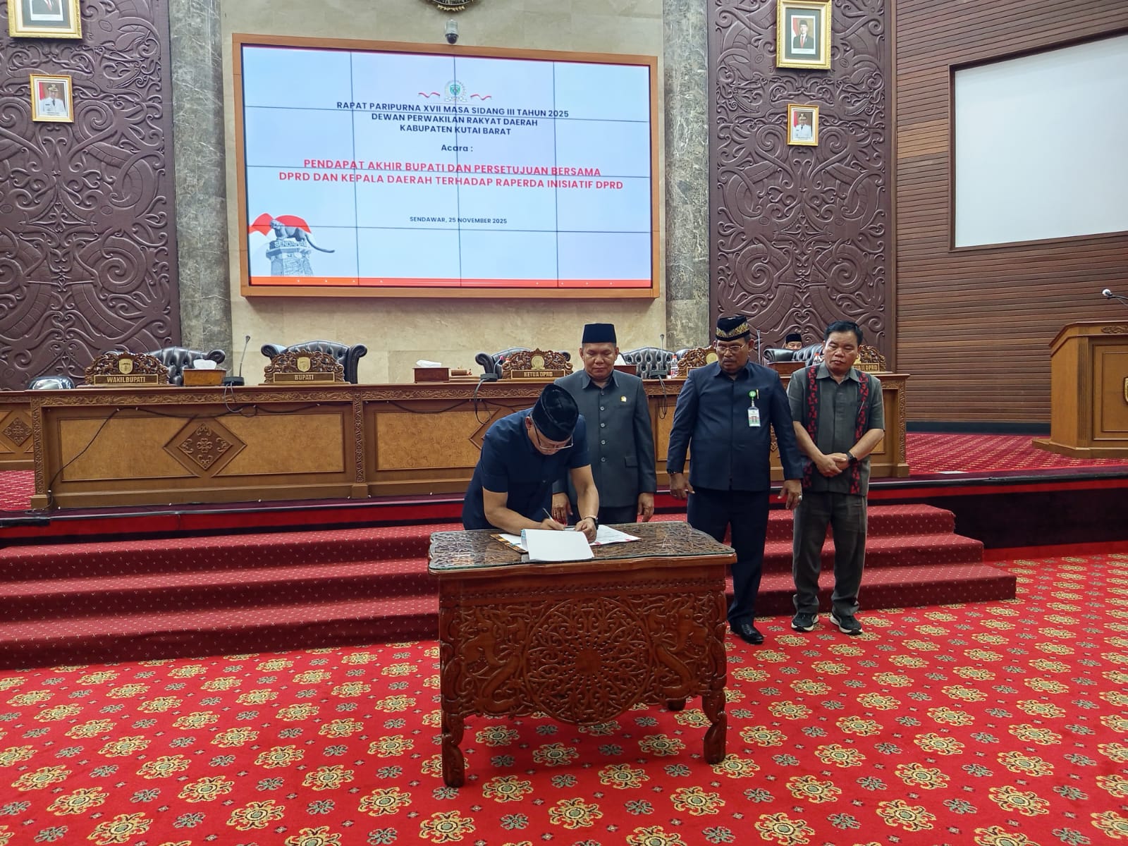 Persetujuan Pemkab Kubar disampaikan dalam Rapat Paripurna XVII Masa Sidang III Tahun 2025 yang digelar di Gedung DPRD Kutai Barat, Selasa (25/11/2025).
