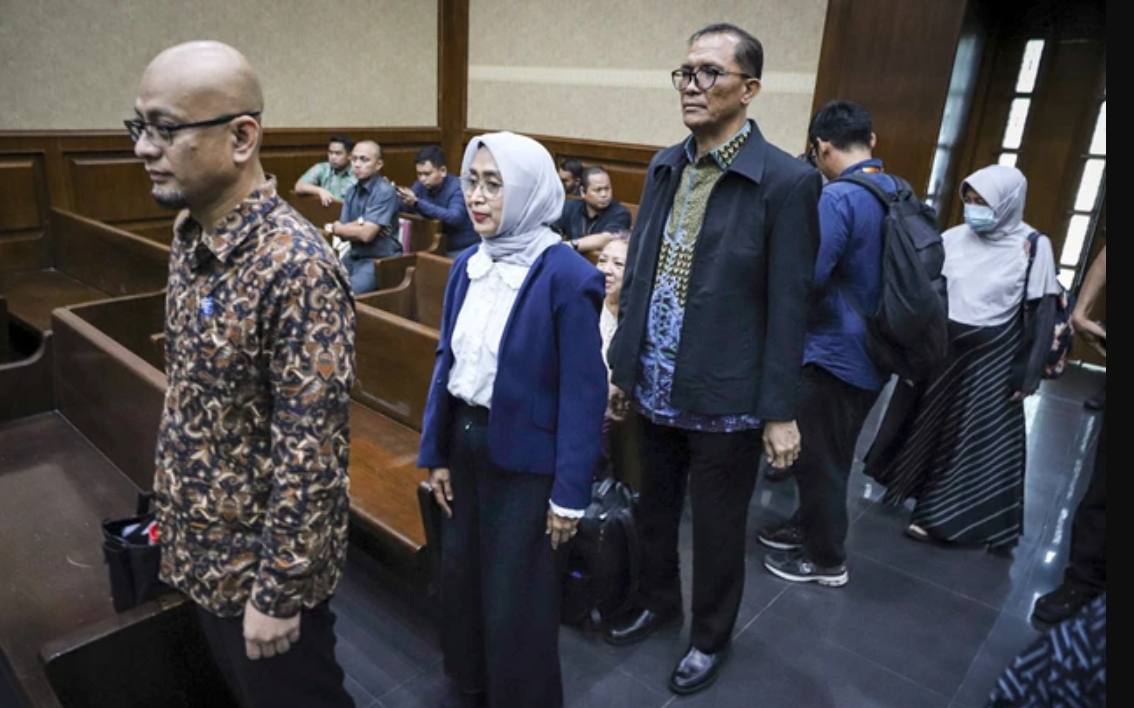Ferry Harry Muhammad (kiri), Ira Puspadewi, Yusuf Hadi (ketiga kanan). (Foto: Iqbal Firdaus/kumparan)