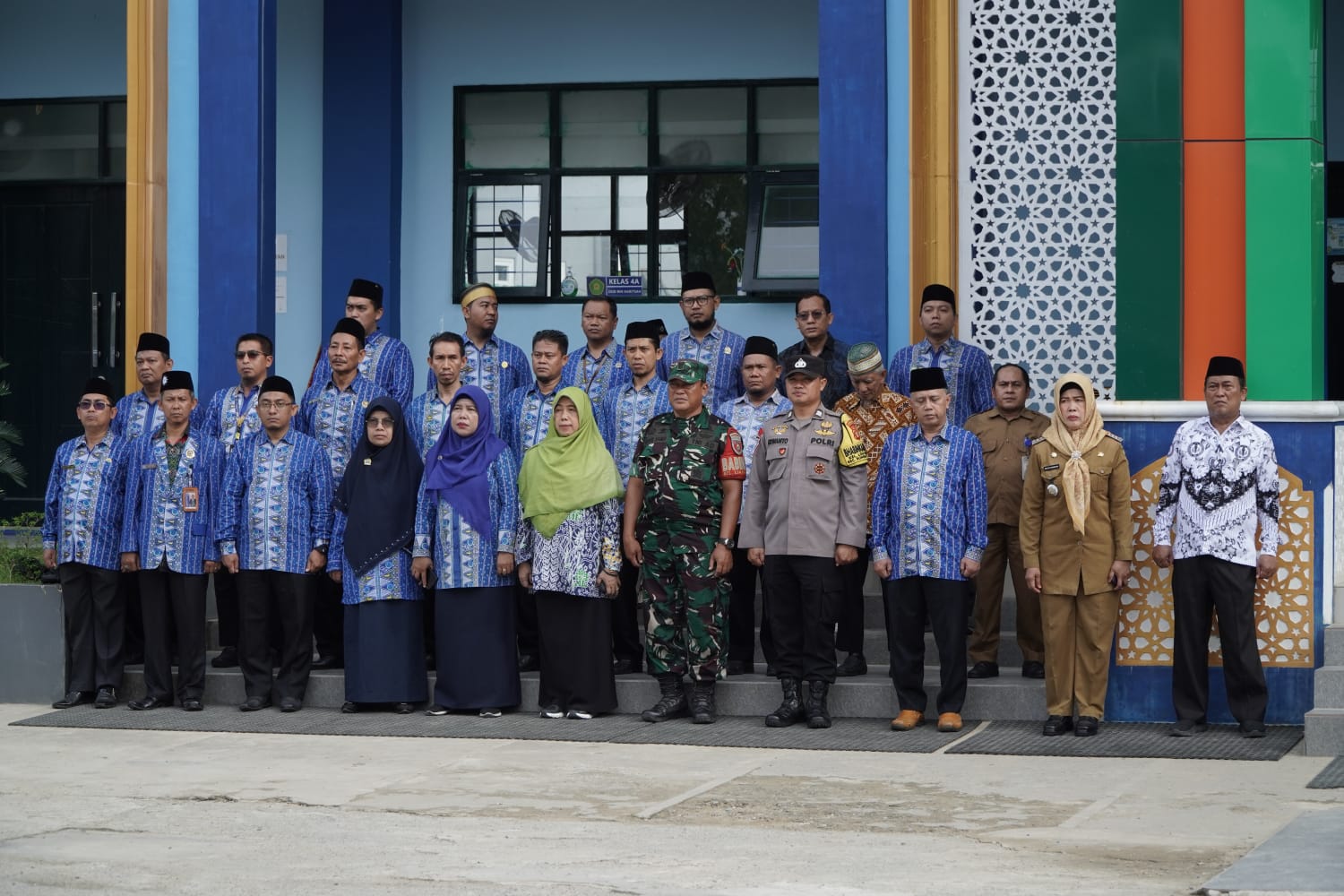 KHIDMAT: Suasana upacara dalam HGN 2025 yang digelar Forum Guru Muhammadiyah Samarinda kemarin.