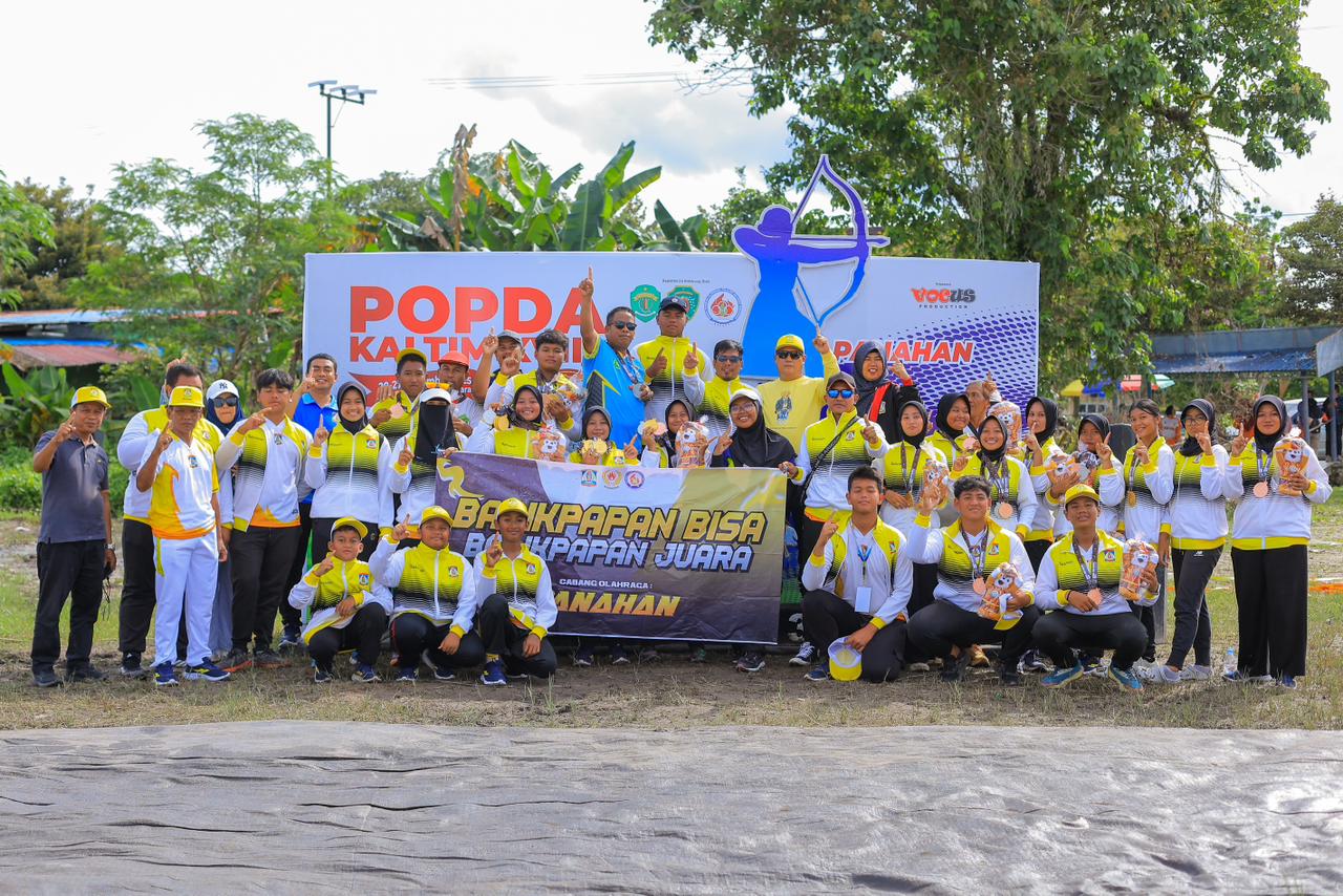 PERKASA: Tim tanahan Balikpapan berhasil menjadi juara umum Popda XVII 2025 Kaltim dengan torehan 11 emas.