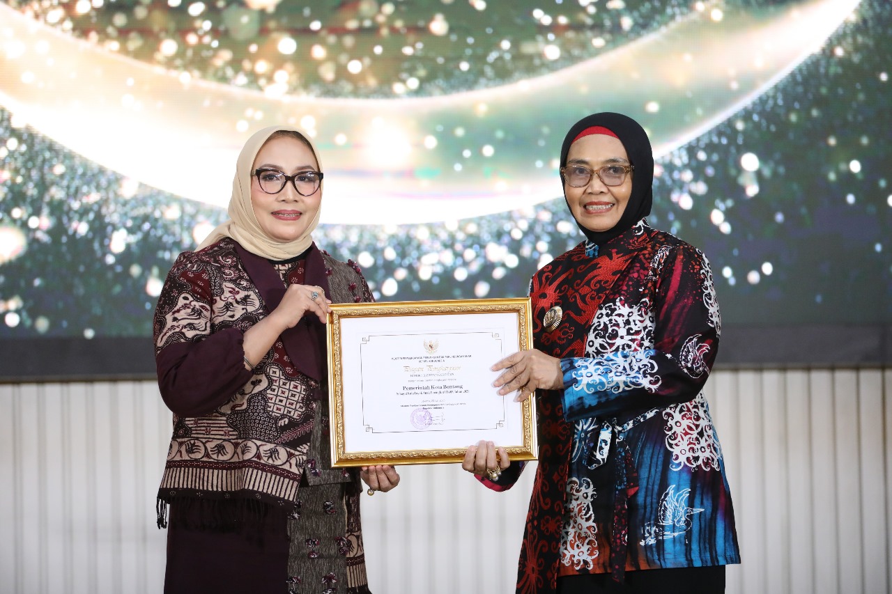 TERIMA PENGHARGAAN: Kota Bontang memperoleh total 14 penghargaan kurun Januari hingga pertengahan November ini. (PROKOMPIM UNTUK KALTIMPOST)