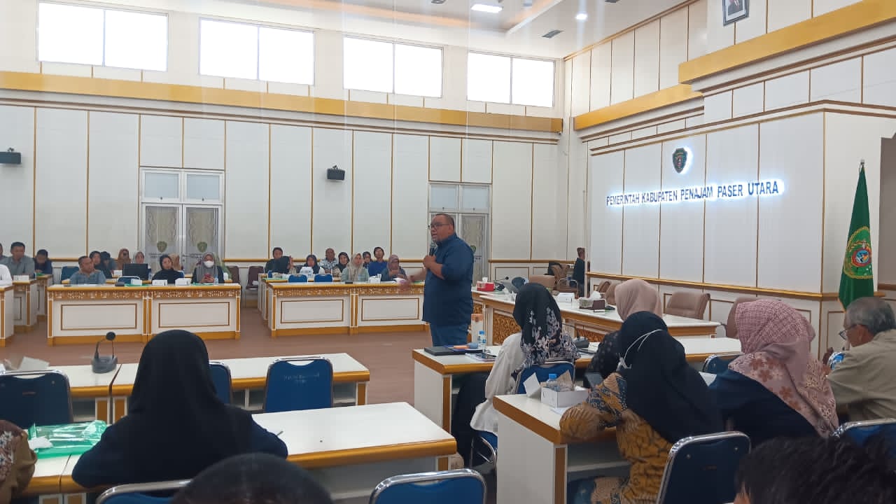 REGULASI: Yusuf Kuleh memberikan materi terkait pengembangan unit usaha Koperasi Merah Putih termasuk regulasinya.