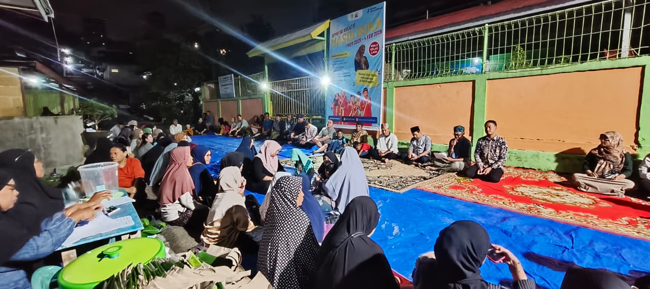 PROSES DEMOKRASI: Warga RT 06 Kelurahan Gunung Telihan melakukan proses pemilihan ketua RT.