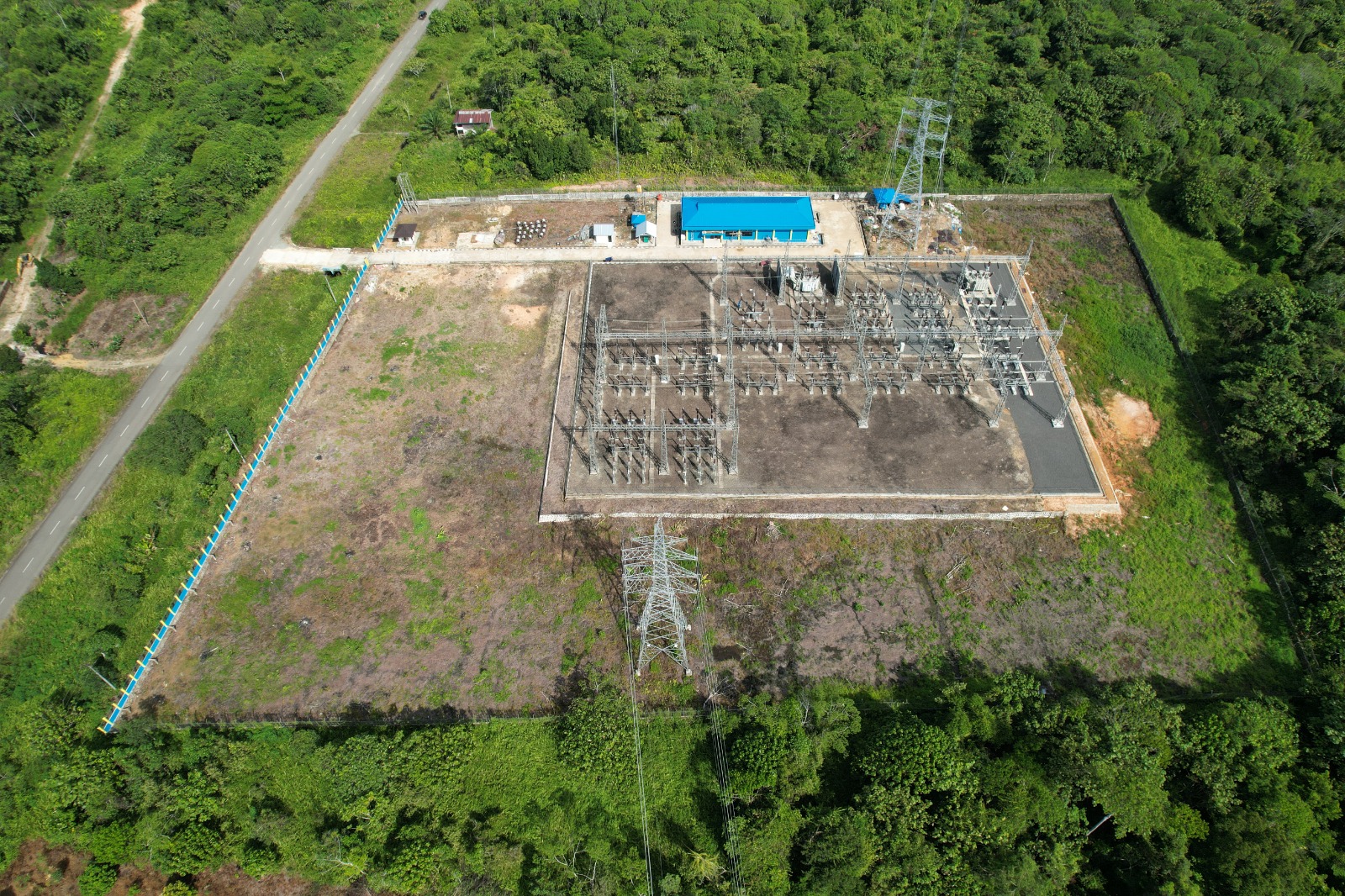 PROYEK STRATEGIS: Gardu Induk (GI) 150 kV Tidang Pale. Pengoperasian GI ini memastikan pasokan listrik yang lebih andal untuk mendorong pertumbuhan ekonomi dan investasi di Kalimantan Utara.