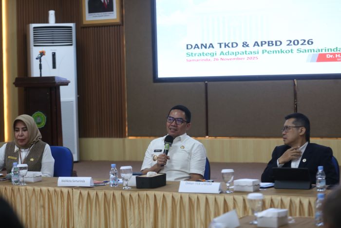 Dalam forum diskusi publik Rembuk Etam yang digelar Kaltim Post, Wali Kota Samarinda Andi Harun menyampaikan kritik ketidakterbukaan rumus dan dasar pembagian TKD. (RAMA/KP)