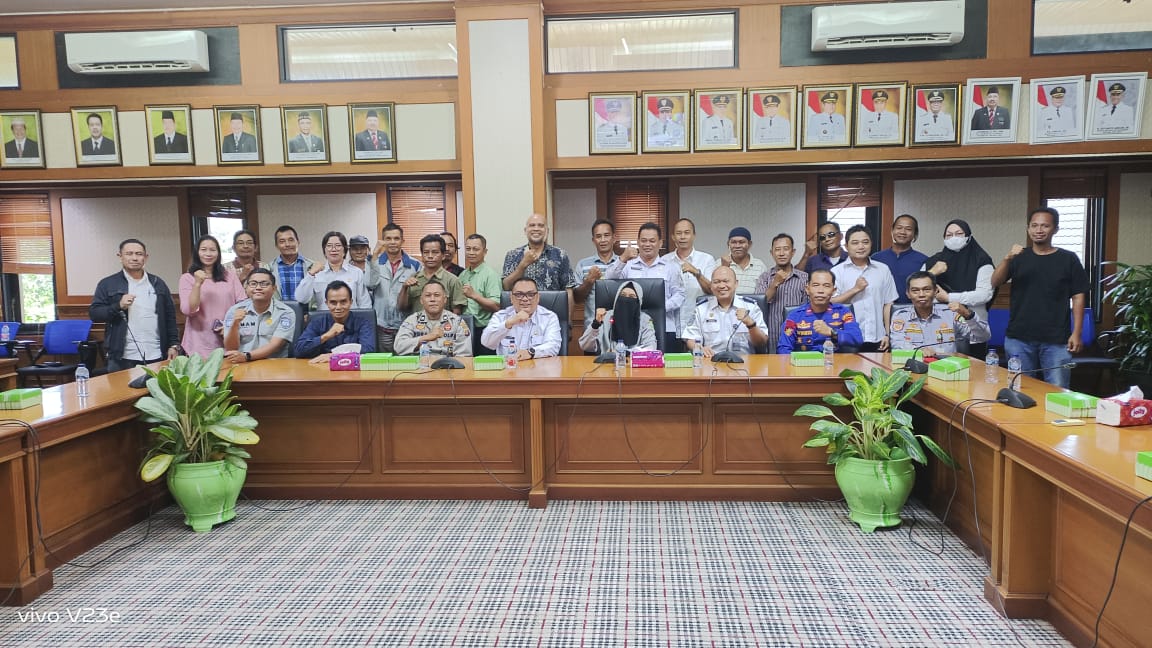 RAKOR: Rapat Koordinasi perizinan kapal sungai dan penyeberangan di ruang rapat kantor Bupati Kubar.
