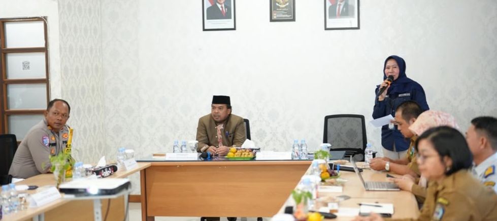 BERI PEMAPARAN: Wakil Wali Kota Bontang Agus Haris memberikan pemaparan terkait optimalisasi PAD dari sektor pajak kendaraan bermotor.
