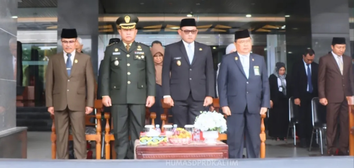 Sekretaris Komisi IV DPRD Kaltim, M Darlis Pattalongi, menghadiri Upacara Peringatan Hari Guru Nasional 2025.