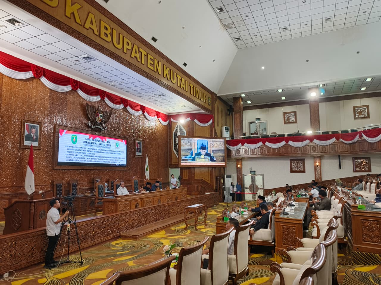 Rapat Paripurna Penandatanganan antara Pemerintah Daerah dan DPRD Kutim tentang Pembentukan Peraturan Daerah Kutim 2026, Rabu (26/11). (Jufriadi/KP)