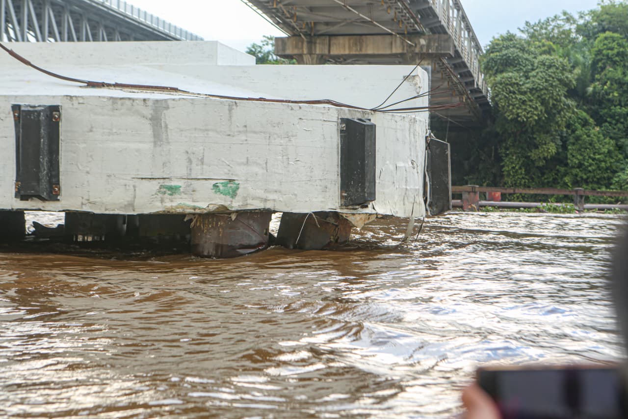 Kondisi Jembatan Mahakam I masih tanpa pelindung atau fender selepas dua insiden ditabrak tongkang dalam kurun Februari-April 2025. (RAMA/KP)