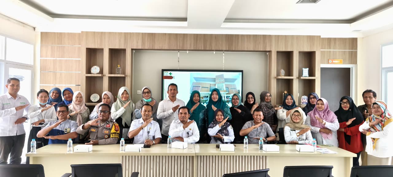 LINTAS: Lokakarya Mini Triwulan IV UPTD Puskesmas Gunung Bahagia dipimpin Kepala Puskesmas Sulaiman (depan tengah), dengan peserta lintas sektor dari dua kelurahan wilayah kerja.