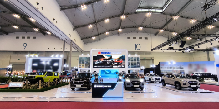 Booth Suzuki tampil futuristis dengan pengalaman imersif, mulai dari AI Photo Booth hingga Driving Simulator.