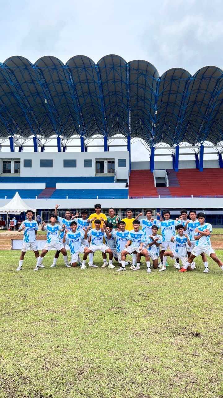 Tim Sepak Bola Kabupaten Paser di Popda Kaltim XVII 2025 ini berhasil melaju ke final dan bertanding pada Kamis (27/11/2025) sore di PPU.