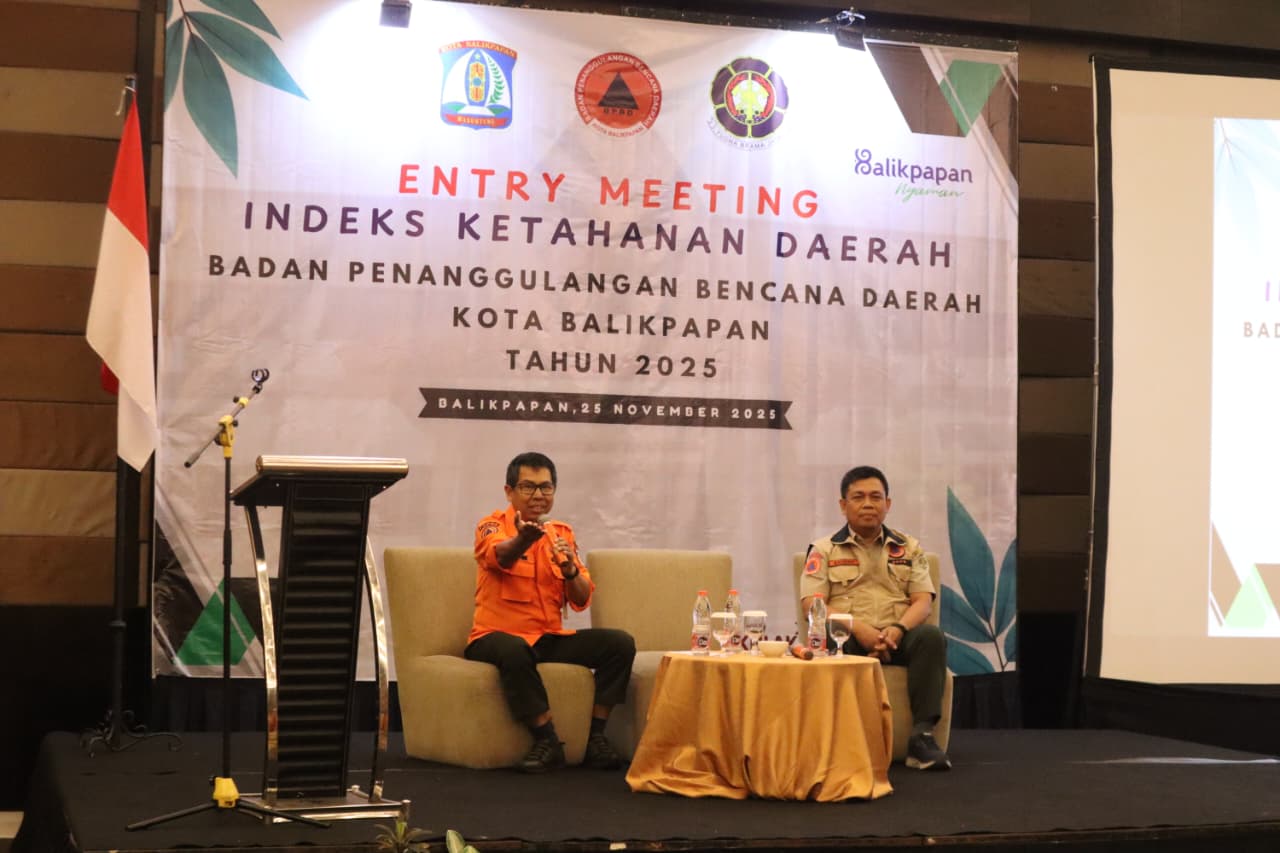 Sekretaris BPBD Balikpapan Fahrianoor Rullah Hakim mendampingi narasuber dari BPBD Provinsi Kaltimyang penuh interaktif.  &nbsp;