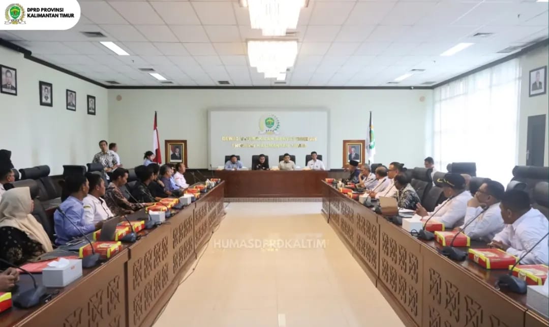 Komisi IV DPRD Kaltim duduk bersama dengan Dinas Pendidikan dan Kebudayaaan (Disdikbud) lewat Rapat Dengar Pendapat (RDP), Rabu, 26 November 2025.
