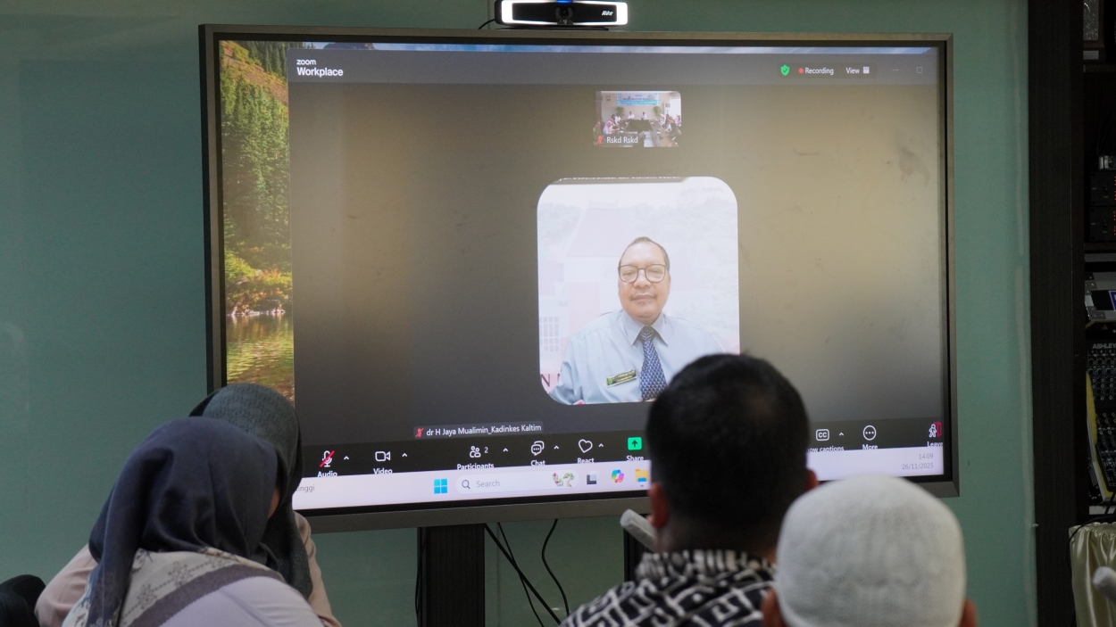 Kepala Dinkes Kaltim Jaya Mualimin membuka FGD.