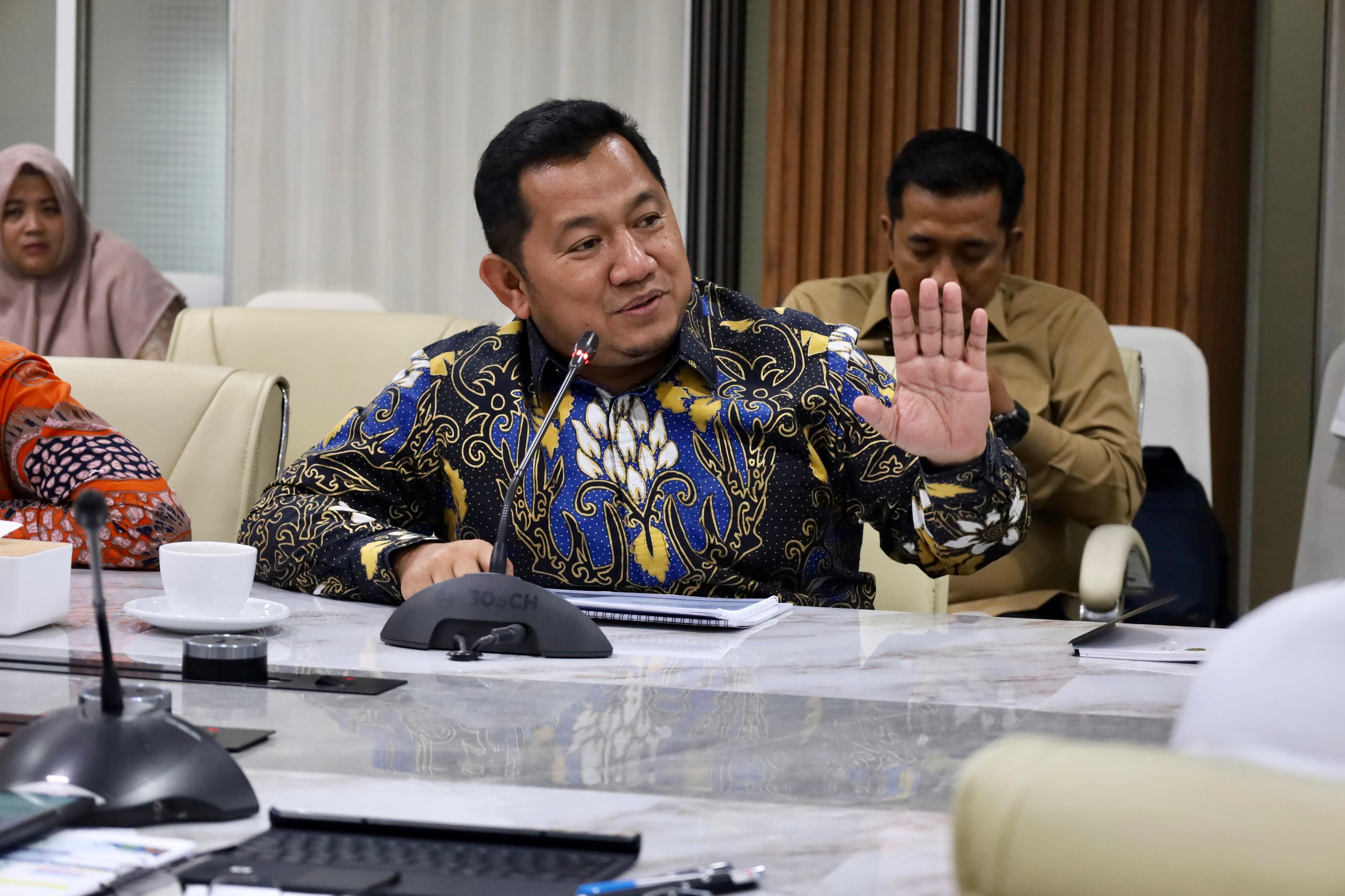 PAPARKAN: Mudyat Noor memaparkan potensi perikanan yang besar, baik tangkap maupun budidaya.