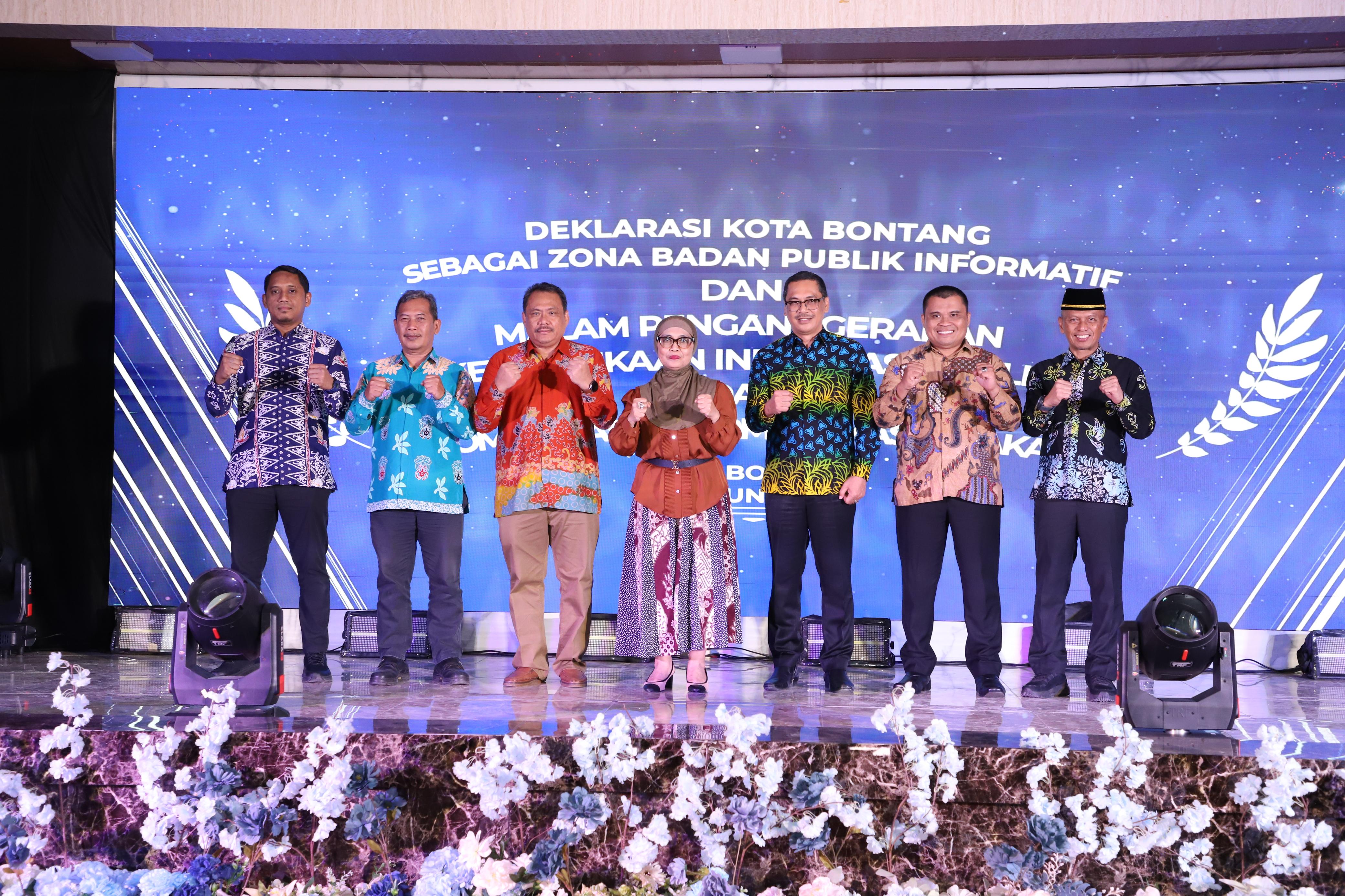 DEKLARASI: Pemkot Bontang menyatakan diri sebagai zona badan publik informatif dan ini merupakan daerah kedua di Indonesia pasca DKI Jakarta. ADIEL KUNDHARA/KP
