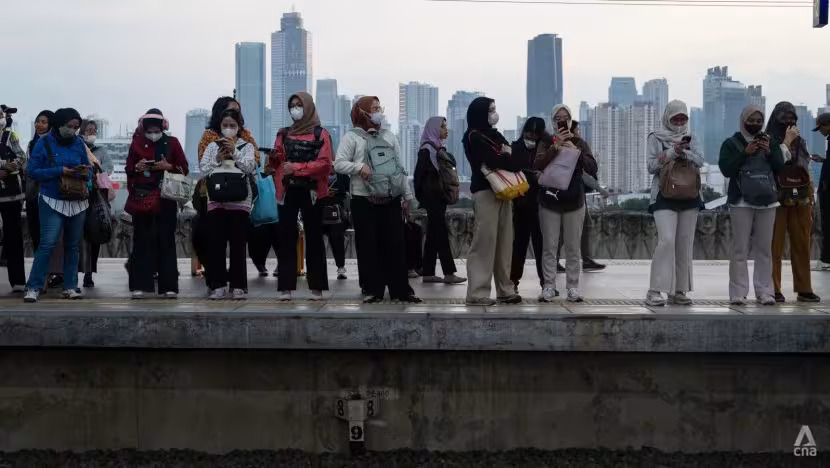 Kalangan buruh sedang menunggu pengumuman UMP 2026.