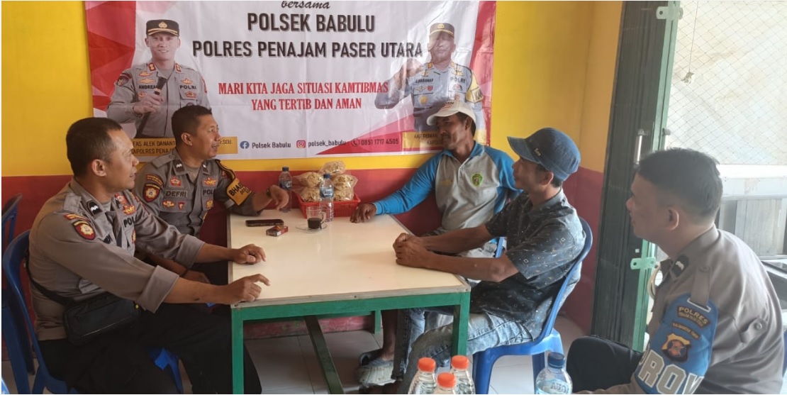 SERSAN: Jajaran Polsek Babulu, PPU, menggelar Jumat Curhat di sebuah warung kopi, serius tapi santai (sersan).