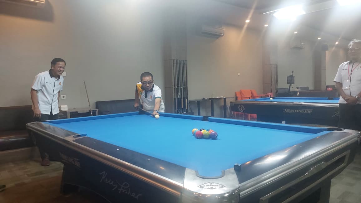 Rusdiansyah Aras saat membuka Kejurprov Biliar Junior U-24 se-Kaltim di Balikpapan. (OKTAVIA MEGARIA/KP)