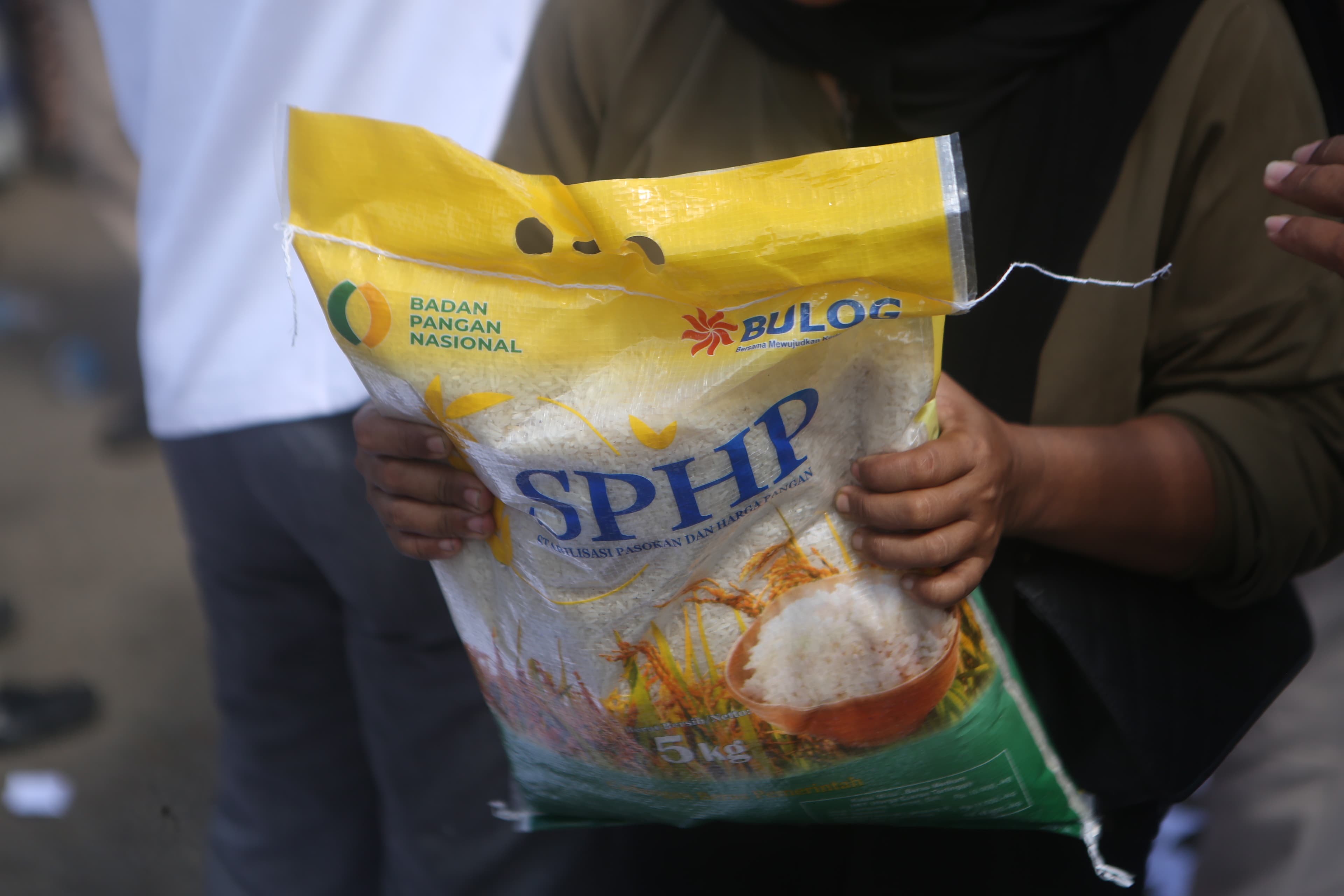 MENAHAN: Penyaluran beras SPHP serta gerakan pasar murah berhasil menahan gejolak inflasi pangan.